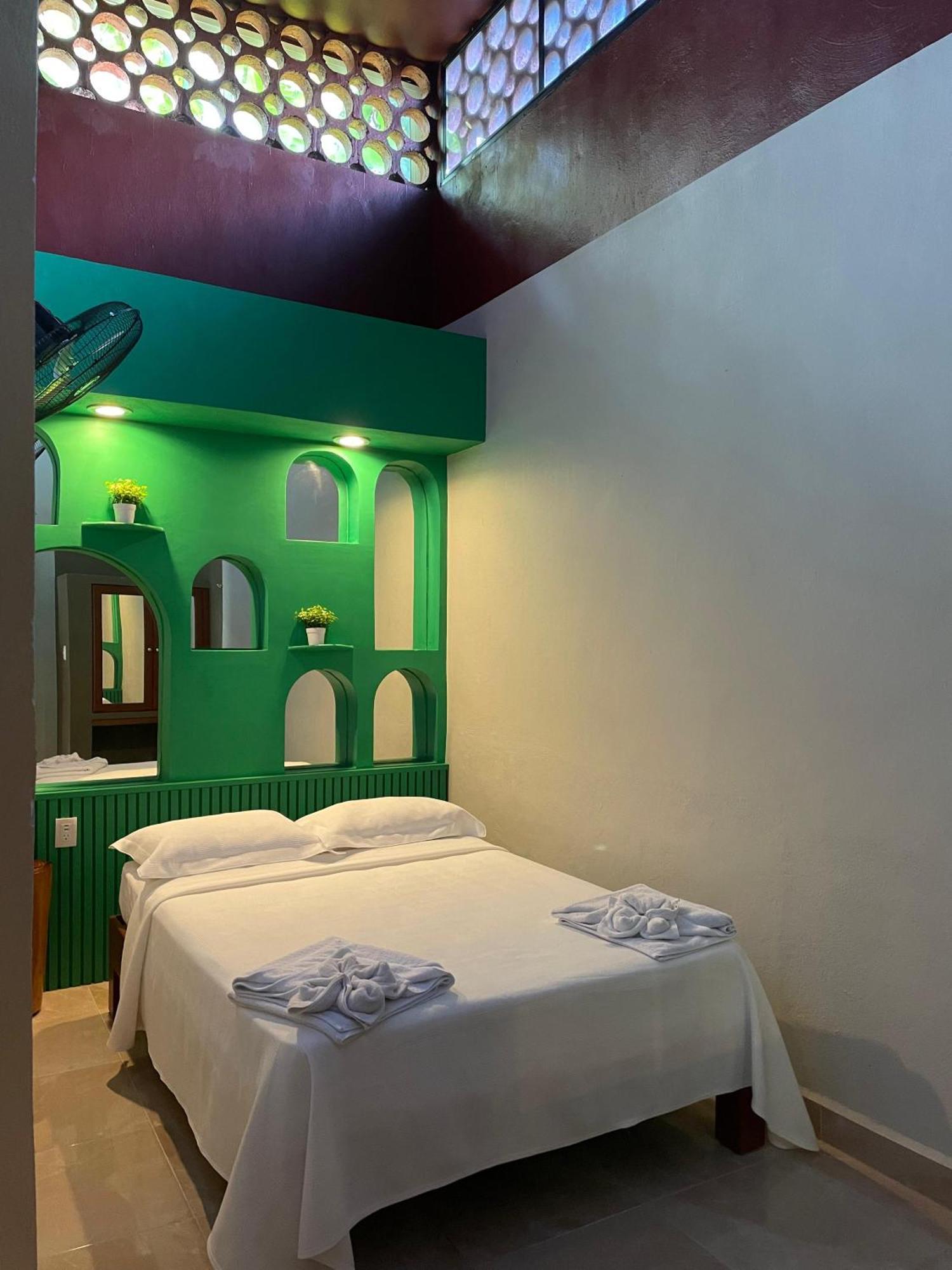 Hostal Poquito A Poquito 바야돌리드 외부 사진