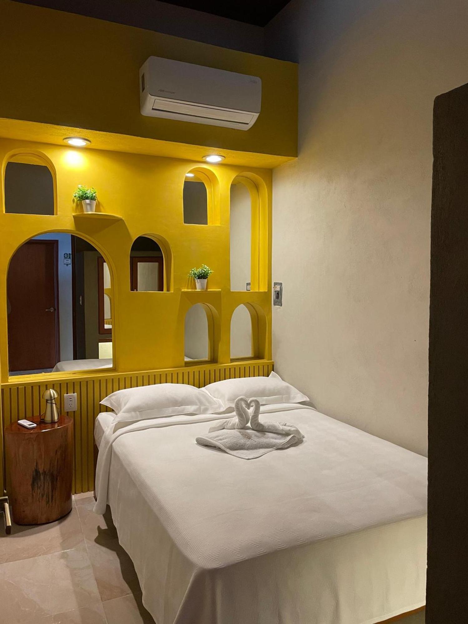 Hostal Poquito A Poquito 바야돌리드 외부 사진