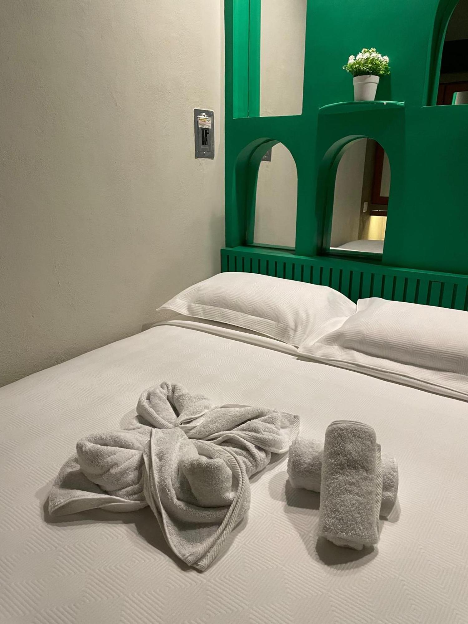 Hostal Poquito A Poquito 바야돌리드 외부 사진