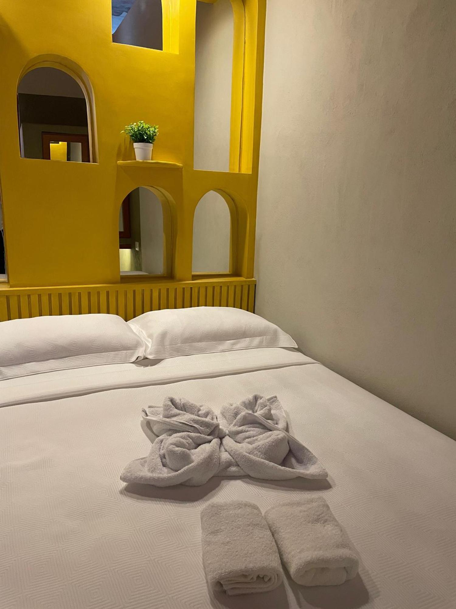 Hostal Poquito A Poquito 바야돌리드 외부 사진