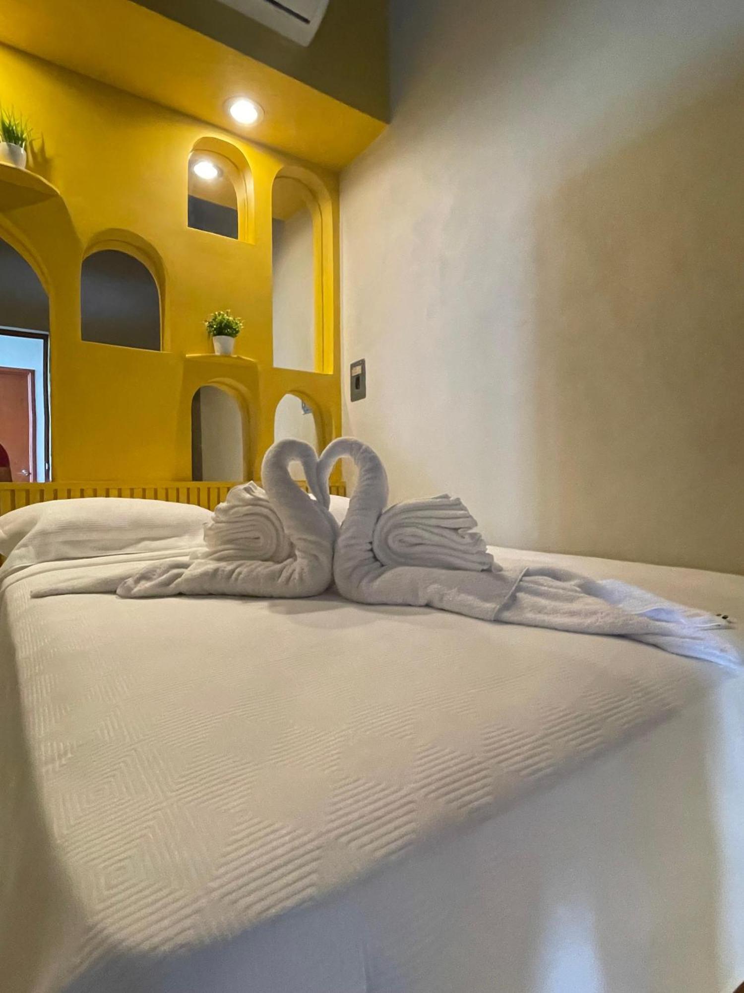 Hostal Poquito A Poquito 바야돌리드 외부 사진
